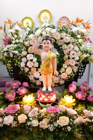 Giving Commendation Paper to those who made Lumbini Garden at Home